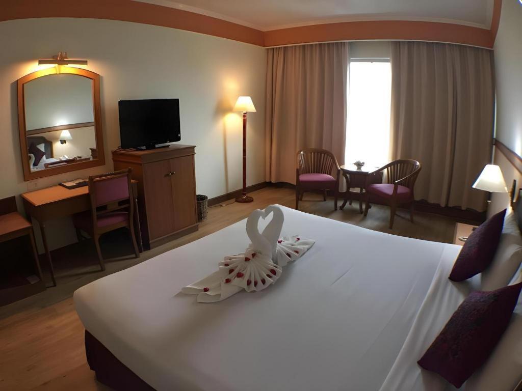 Sakura Hotel Хат Яй Екстериор снимка