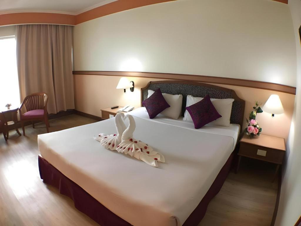 Sakura Hotel Хат Яй Екстериор снимка