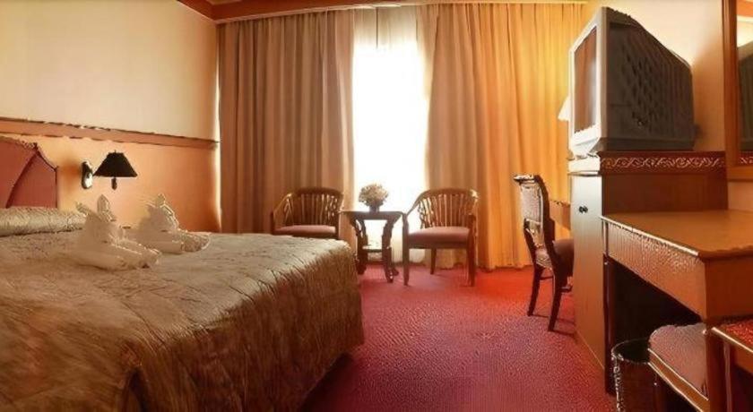 Sakura Hotel Хат Яй Екстериор снимка